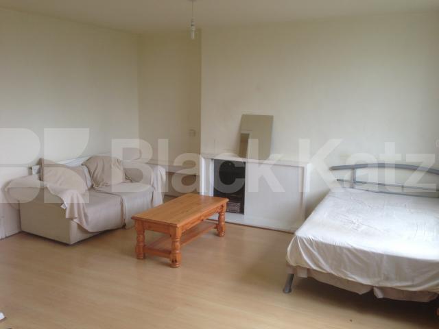 			New Instruction, Studio Apartment, 1 bath, 1 reception Studio			 Christian Street , ALDGATE